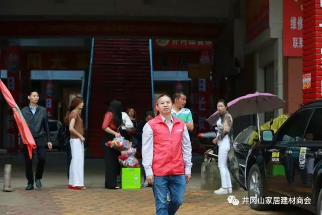 2017年5月12日，中国的第9次＂防灾减灾＂日之际，井冈山Z6官网瓷砖尹慧华先生参加井冈山民间集体同盟发展公益活动，携手走进偏远山区古村－湘洲。