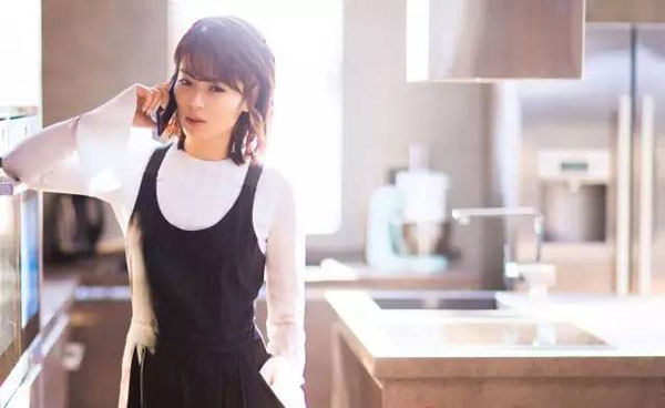 生涯中一个沉要的场景，就是在家的时光。一个家最好的状态，莫过于在家里做什么都怡然自得，纯正的享受舒服的生涯，那就是适合。