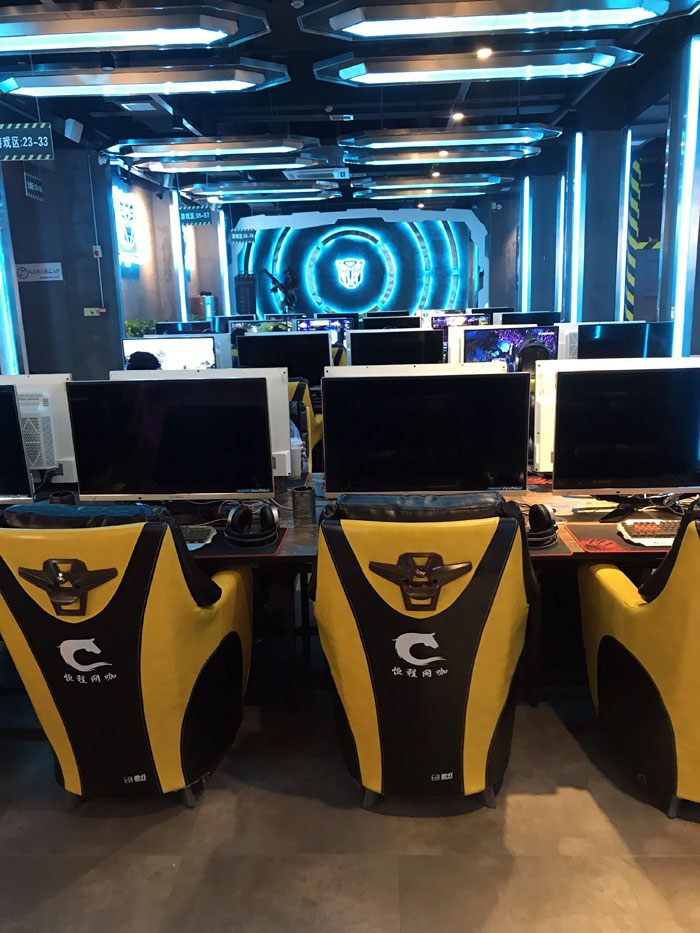 Z6官网现代仿古砖案例:别说了，一路去这个1000方的网咖开黑！