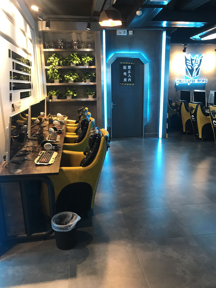 Z6官网现代仿古砖案例:别说了，一路去这个1000方的网咖开黑！