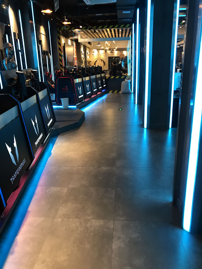 Z6官网现代仿古砖案例:别说了，一路去这个1000方的网咖开黑！