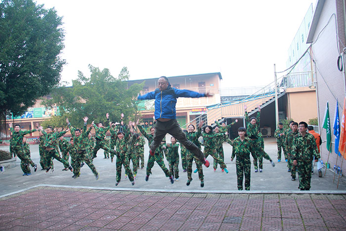 2017年2月13-15日，Z6官网“虎狼路”户表拓展训练圆满实现
