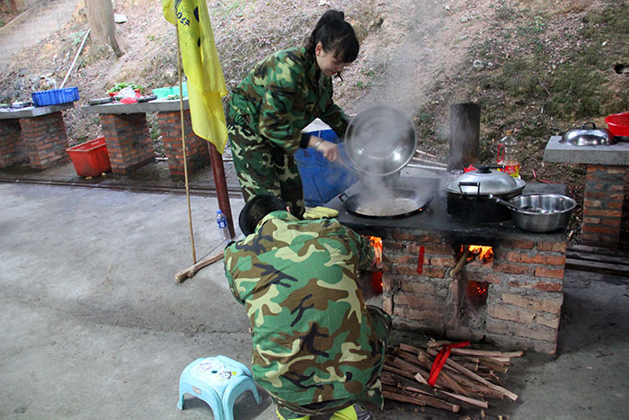 2017年2月13-15日，Z6官网“虎狼路”户表拓展训练圆满实现