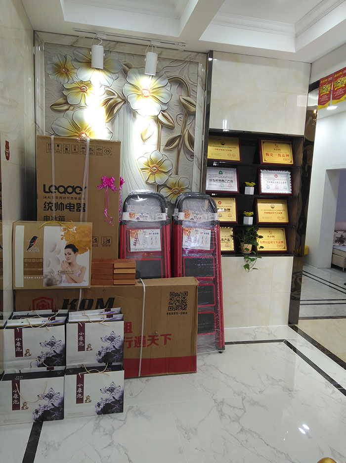 Z6官网湖北十堰专卖店前台